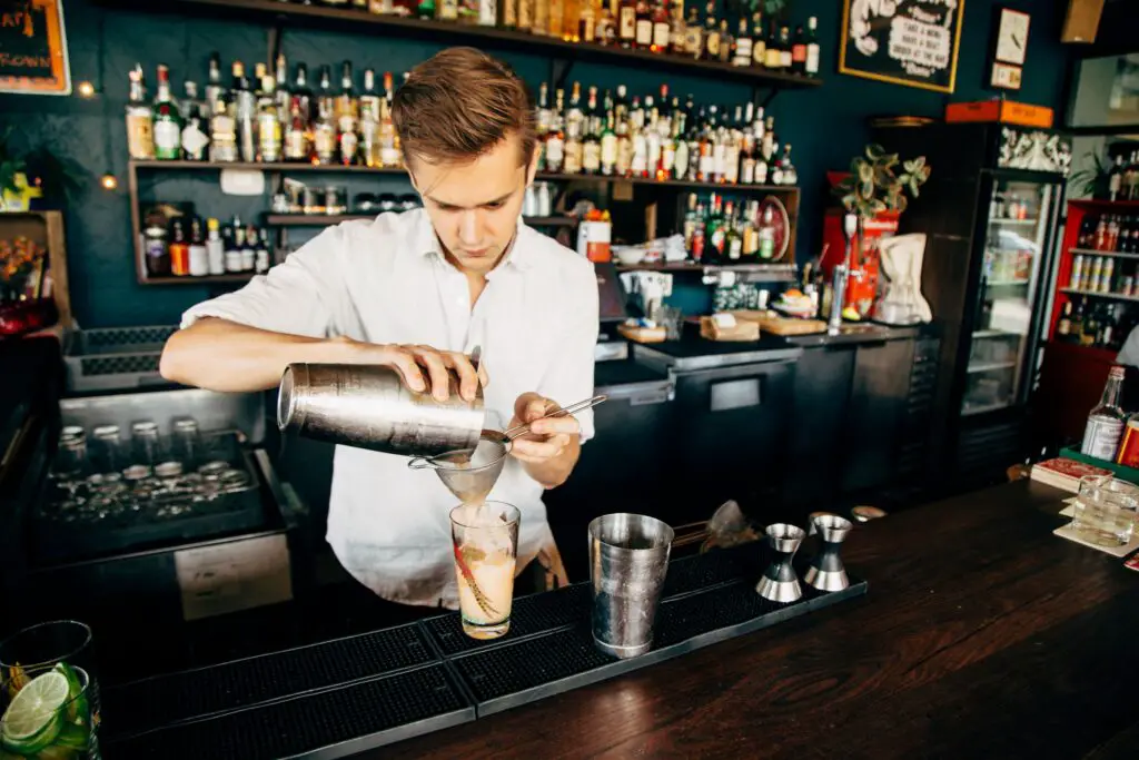 how many drinks can a bartender serve to one person