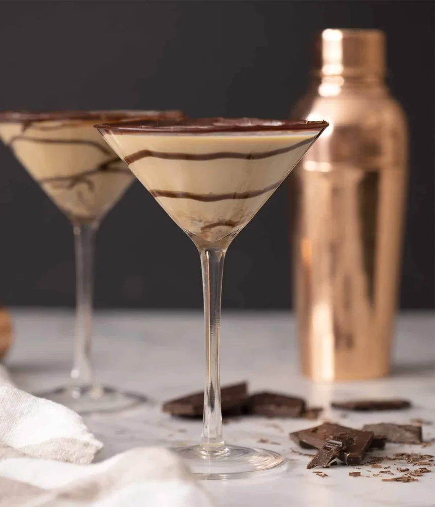 Chocolate martini cocktail 1672997190