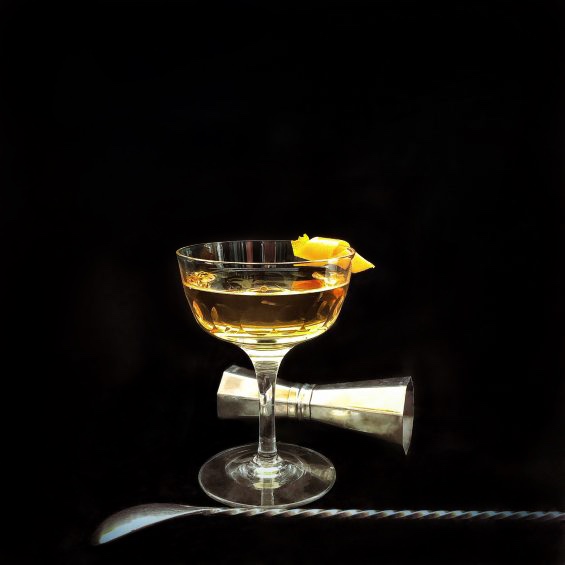White Manhattan Cocktail 1687398752